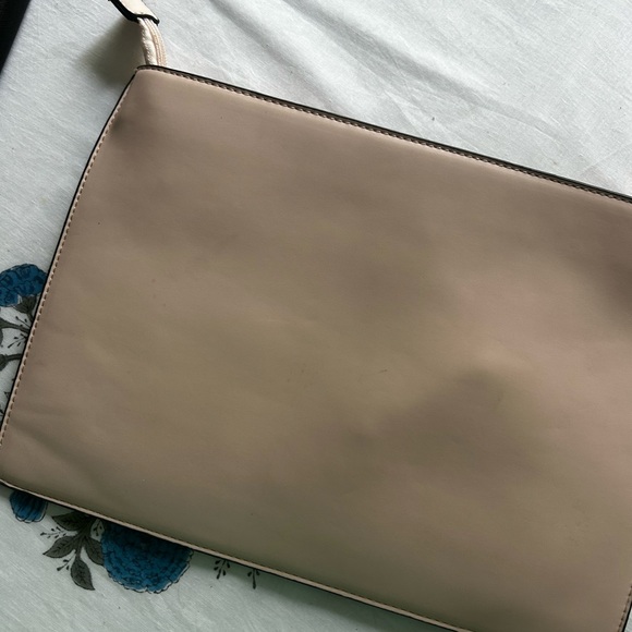 TWO clutches/tablet holders – very nice! - Picture 5 of 14